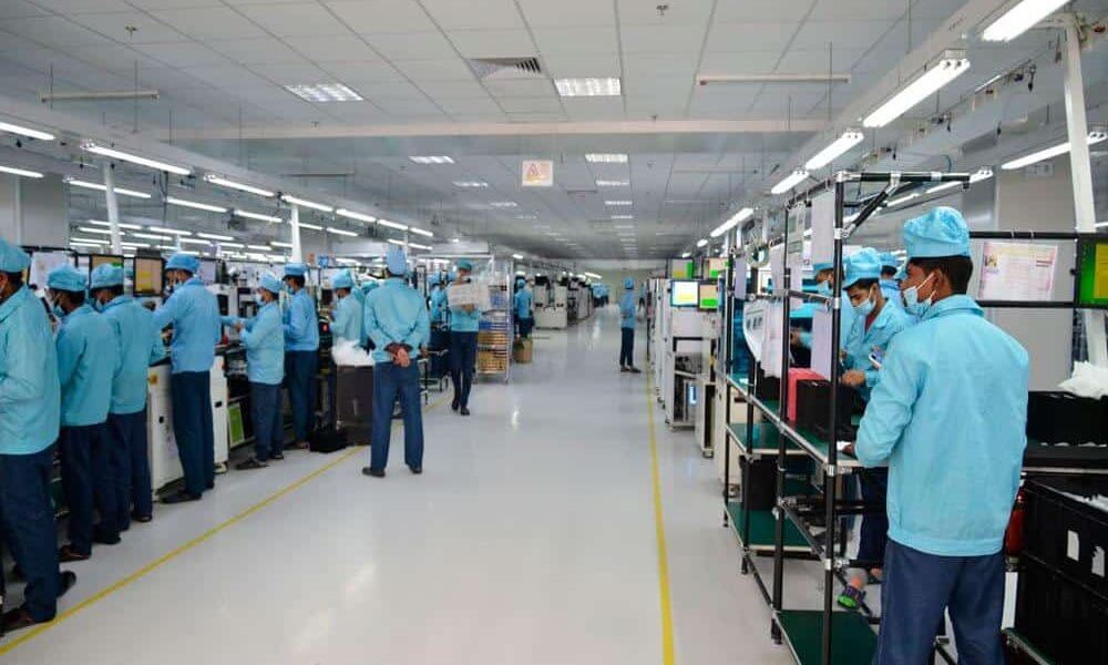 Apple es la empresa fabricante de Smart Phones más capitalizada del mundo y continúa expandiendo sus relaciones productivas.