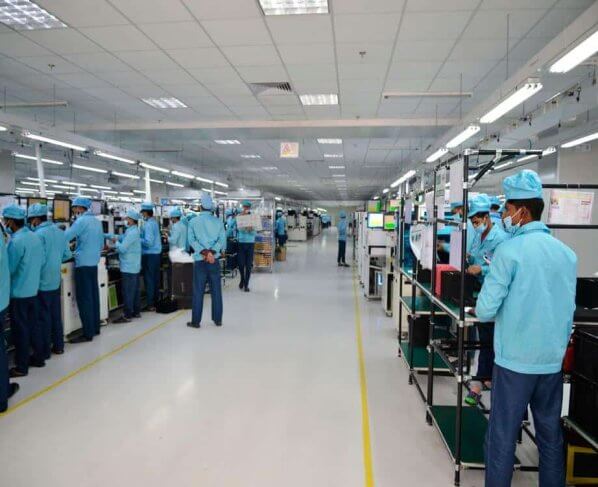 Apple es la empresa fabricante de Smart Phones más capitalizada del mundo y continúa expandiendo sus relaciones productivas.