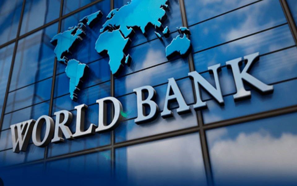 Las economías latinoamericanas se han recuperado en gran medida de la pandemia, pero la región podría caer en una nueva década de bajo crecimiento, advirtió el Banco Mundial.