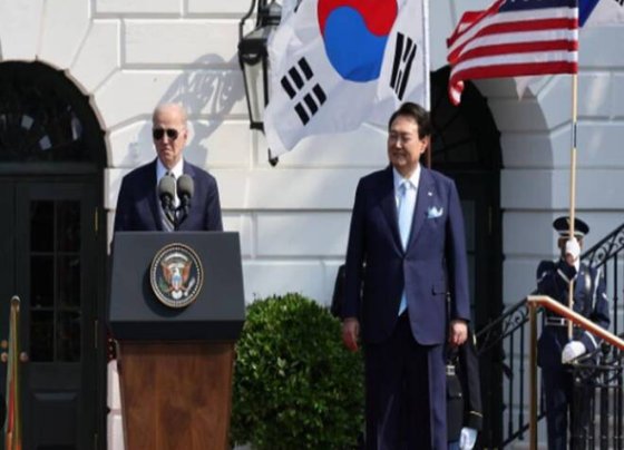 El presidente de Estados Unidos acordó con su homólogo surcoreano Yoon Suk-yeol mayor cooperación tecnológica y de inteligencia para mantener la paz en la región.