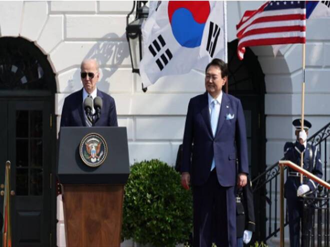 El presidente de Estados Unidos acordó con su homólogo surcoreano Yoon Suk-yeol mayor cooperación tecnológica y de inteligencia para mantener la paz en la región.