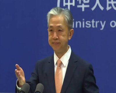 Las restricciones contra individuos y entidades chinas impuestas por EE.UU. a finales de la semana pasada bajo el pretexto de su presunta participación en el tráfico de precursores de fentanilo "ha erosionado gravemente las bases de la cooperación antidrogas entre China y EE.UU.", afirmó el portavoz de la Cancillería china, Wang Wenbin.