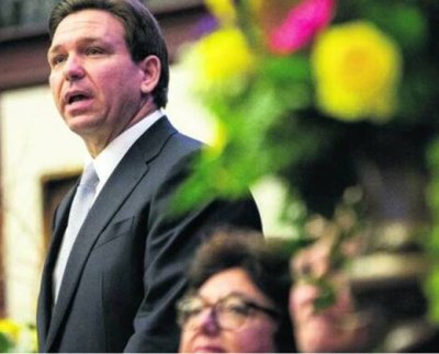 Ron DeSantis, gobernador de Florida ha llevado su guerra contra la todopoderosa Compañía Disney en Florida a un nuevo capítulo y ha planteado con la posibilidad de construir una nueva prisión estatal junto a sus parques temáticos.