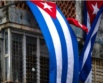 Dos operarios perdieron la vida y dos más resultaron heridos tras el desplome de la pared interna de por lo menos siete metros en la chimenea de una de las centrales termoeléctrica más importantes de la isla.