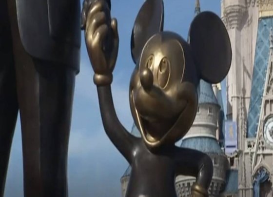 Disney demandó al gobernador de Florida Ron DeSantis, por la toma de control de su distrito de parques temáticos por parte del republicano, alegando que el gobernador emprendió una “campaña dirigida de represalias del gobierno” después de que la compañía se opusiera a una ley que los críticos llaman “ No Digas gay.