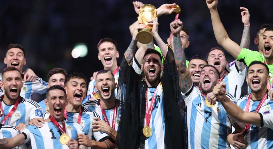 Argentina campeón del mundo, lidera el ranking de la FIFA contando con 1.840 puntos, desplazando así al líder Brasil que descendió dos escalones en la clasificación.