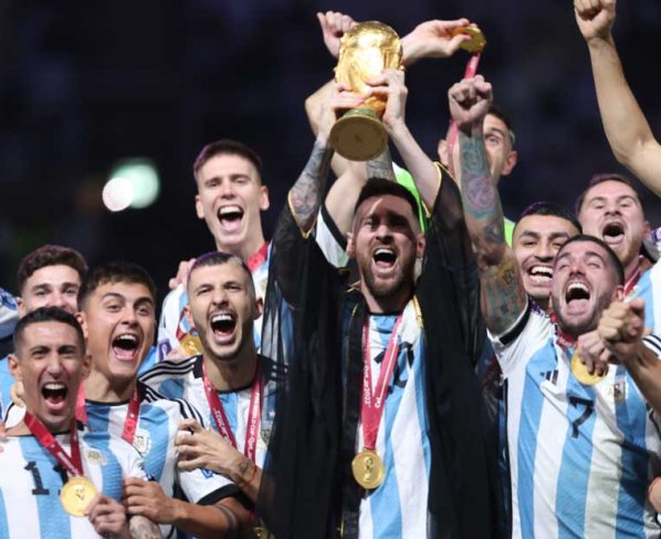 Argentina campeón del mundo, lidera el ranking de la FIFA contando con 1.840 puntos, desplazando así al líder Brasil que descendió dos escalones en la clasificación.