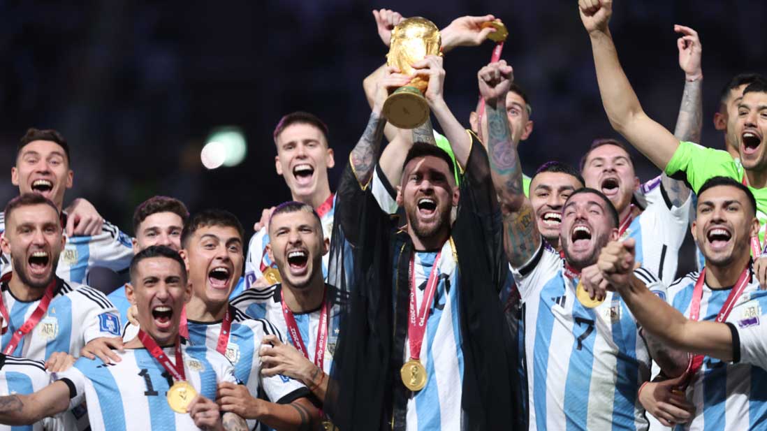 Argentina campeón del mundo, lidera el ranking de la FIFA contando con 1.840 puntos, desplazando así al líder Brasil que descendió dos escalones en la clasificación.