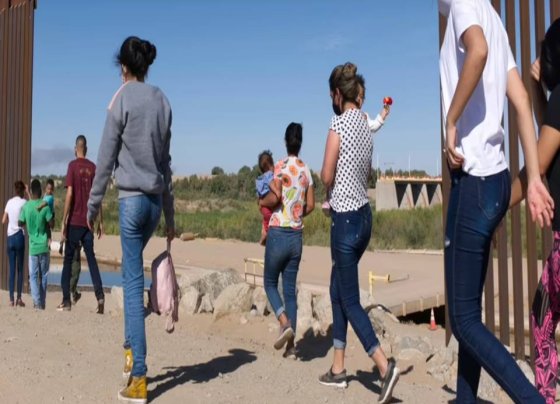 Los migrantes que entren en Estados Unidos sin autorización legal serán evaluados por agentes de asilo mientras estén bajo custodia, como parte de un experimento limitado que les dará acceso a asesoría legal, informó el Departamento de Seguridad Nacional .