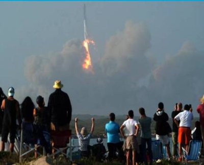 A los cuatro minutos de haber despegado, durante su primer vuelo de prueba, la nave espacial Starship de la compañía SpaceX explotó en el aire.