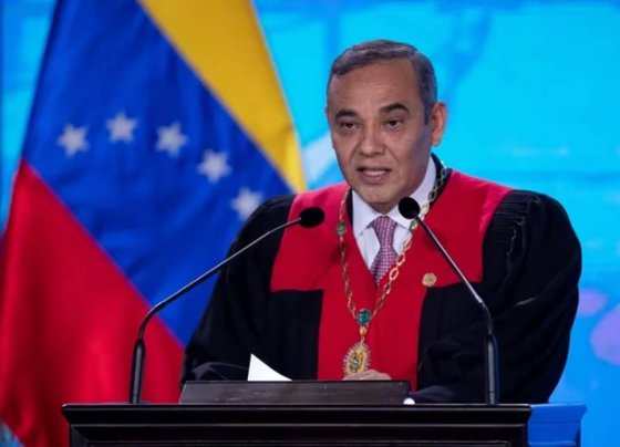 Moreno es actualmente un fugitivo como parte de una investigación del Servicio de Inmigración y Control de Aduanas de los Estados Unidos. Fue acusado por delitos contra ese país, lavado de dinero y participación en transacciones financieras sospechosas. EEUU ha anunciado públicamente una recompensa de 5 millones de dólares por su arresto.