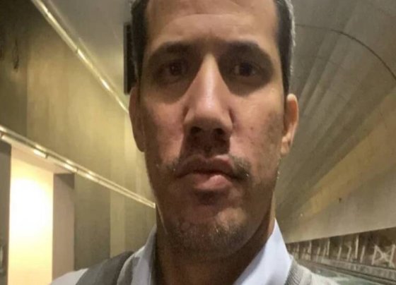 “Voy en un vuelo a Estados Unidos por las amenazas a mi familia, a mis hijas, a la familia de Fabiana (esposa), pero eso no nos va a detener”.