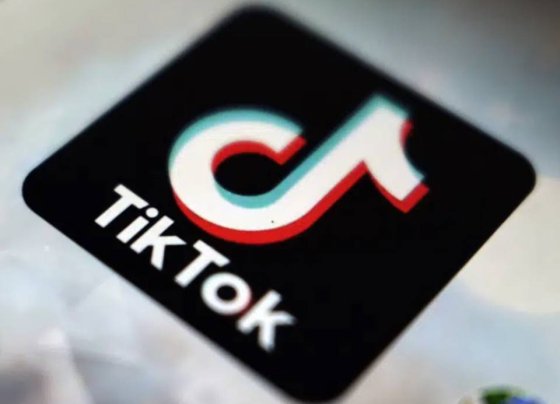 “Hacemos grandes inversiones para mantener a los menores de 13 años fuera de la plataforma y nuestro equipo de seguridad de 40.000 empleados trabaja las 24 horas para garantizar la seguridad de la plataforma para nuestra comunidad”, dijo TikTok en un comunicado. “Seguimos revisando la decisión y estudiando los próximos pasos”.