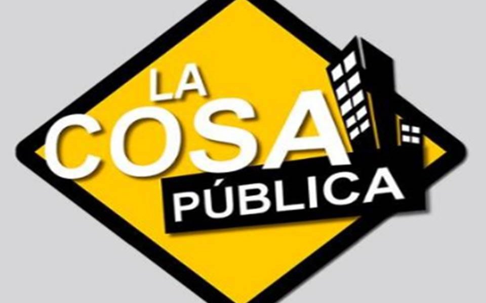 El ciudadano que es capaz de imponer a todos los demás con el poder y la coacción de las leyes lo que el filósofo con su palabra difícilmente puede inculcar a unos pocos debe ser más estimado que los mismos maestros que enseñan tales cosas.