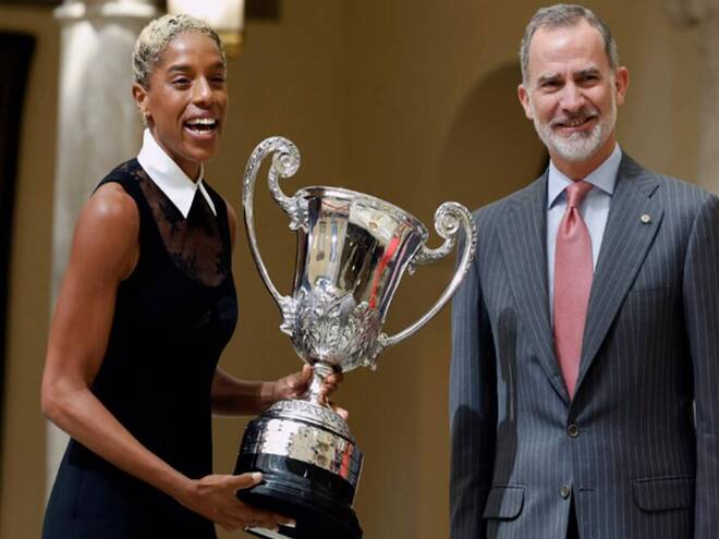 Los reyes de España, Felipe VI y Letizia, entregaron los Premios Nacionales del Deporte correspondientes al año 2021, ceremonia en la cual fue galardonada la atleta venezolana Yulimar Rojas con el Trofeo Comunidad Iberoamericana.