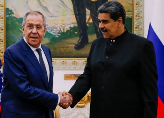 Rusia y Venezuela revisaron algunos de sus cientos de acuerdos bilaterales que cubren los sectores financiero, energético, agrícola y otros, durante discusiones entre sus principales diplomáticos y otros funcionarios de alto nivel el martes en el país sudamericano.