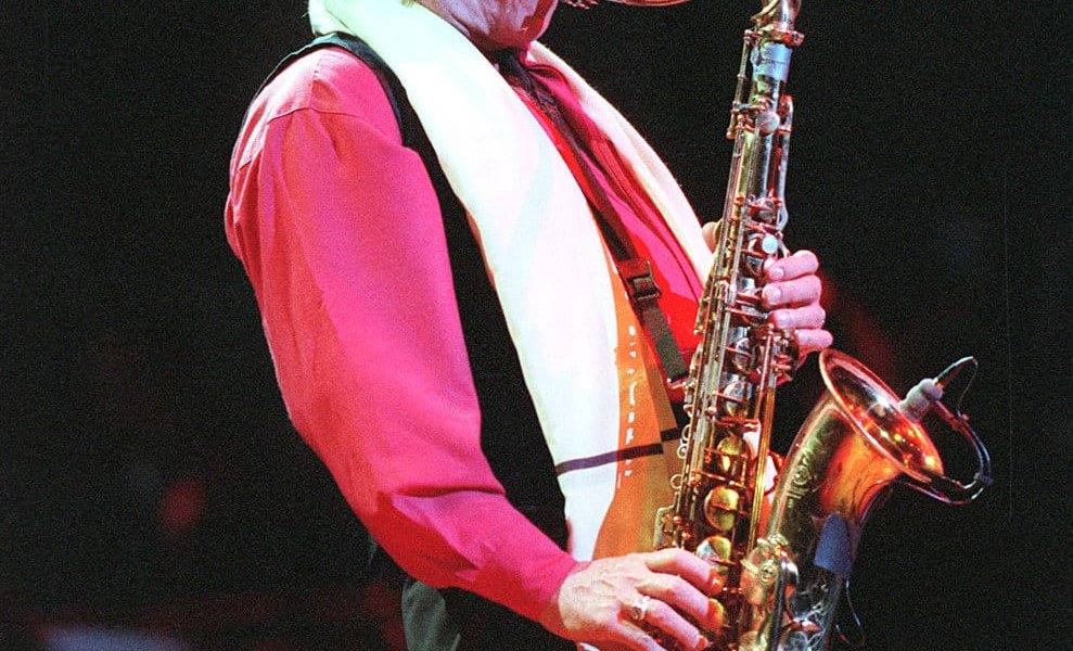Sufriendo de neumonía y con varios problemas de salud, Leandro Gato Barbieri murió el 2 de abril de 2016, a los 83 años, en un hospital de New York, donde residió durante cuatro décadas dejando una larguísima y muy variada discografía.