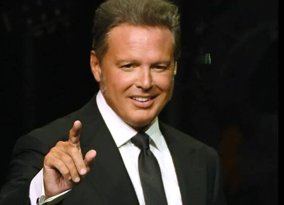 Luis Miguel no solo está celebrando la llegada de sus 53 años, sino que, además, el pasado 19 de abril aprovechó para realizar un gran anuncio que emocionó a sus millones de admiradores: las fechas de conciertos para su Tour 2023.