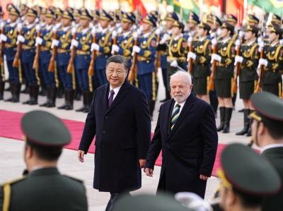 El presidente de Brasil, Luiz Inácio Lula da Silva, dijo en Beijing después de una visita de Estado a China que "Estados Unidos debe dejar de incitar a la guerra en Ucrania" y "comenzar a hablar de paz".