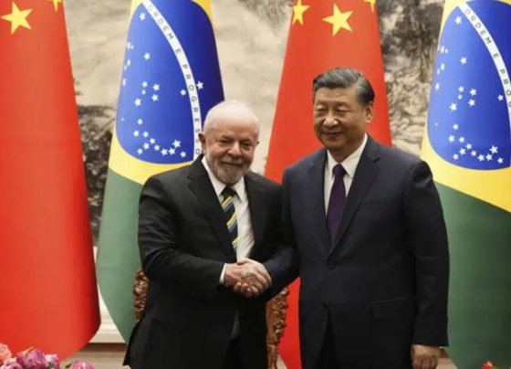 El líder chino, Xi Jinping se reunió con el presidente de Brasil, Luiz Inácio Lula da Silva, como parte de su visita para impulsar los lazos entre las dos naciones.