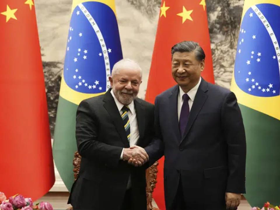 El líder chino, Xi Jinping se reunió con el presidente de Brasil, Luiz Inácio Lula da Silva, como parte de su visita para impulsar los lazos entre las dos naciones.