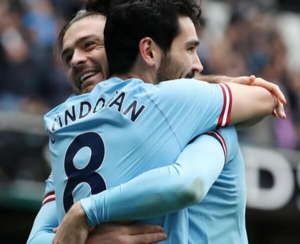 La victoria dejó a Manchester City con 64 puntos y a ocho de Arsenal, aunque con un encuentro menos que el líder, cuando faltan nueve jornadas para el final de la temporada. En la otra vereda, Liverpool tiene 42 unidades y por el momento está fuera de todas las competencias europeas.