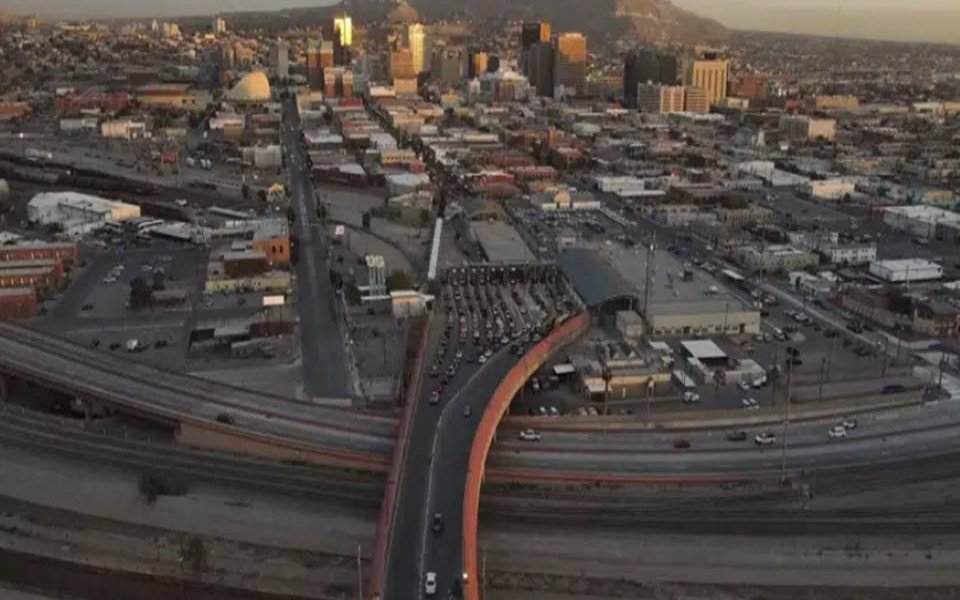 Una protesta en uno de los pasos fronterizos entre Ciudad Juárez, en México y El Paso, en EEUU derivó en el cierre del paso de vehículos.