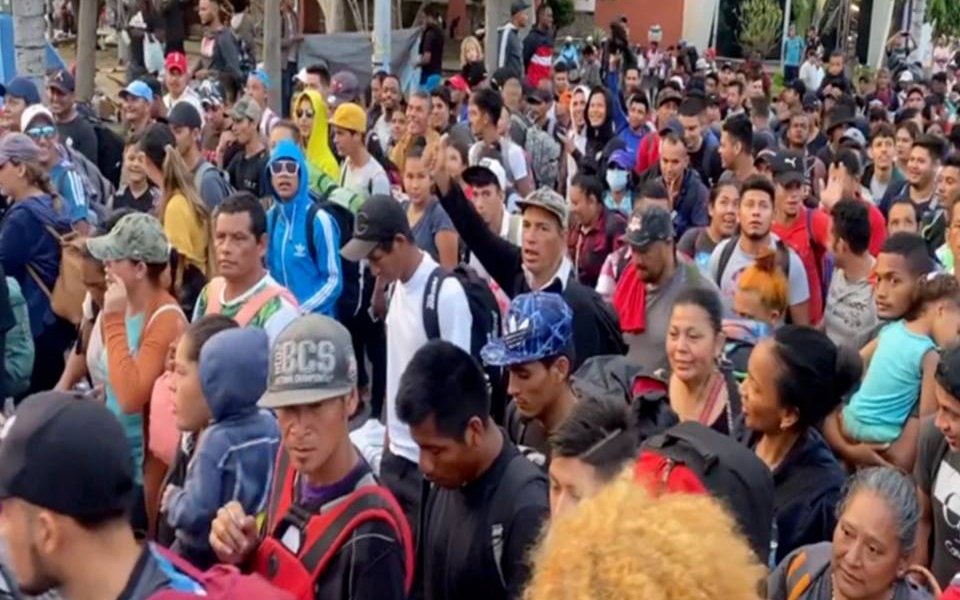 El objetivo es exigir al gobierno libre tránsito y justicia para las 40 personas detenidas que murieron a finales de marzo en un incendio desatado en una estación migratoria de Ciudad Juárez, Chihuahua.