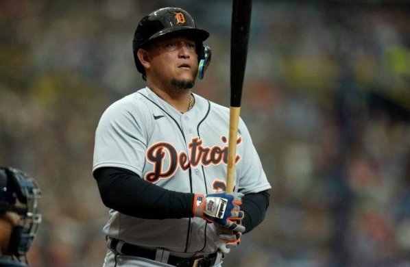 Miguel Cabrera despachó su hit 3.091 cuando los Tigres de Detroit cayó 3-6 ante los Medias Rojas y ha demostrado que seguirá dando que hablar durante su última campaña como jugador en la MLB.