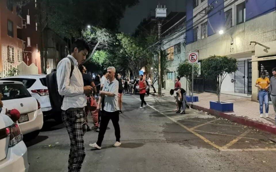 El reporte más reciente del Servicio Sismológico Nacional (SSN) detalló que hasta las 02:00 horas del 4 de abril se habían registrado 78 réplicas del sismo de magnitud 5.5 que tuvo epicentro en Puerto Escondido, Oaxaca. El movimiento de mayor intensidad ha sido de 3.7.