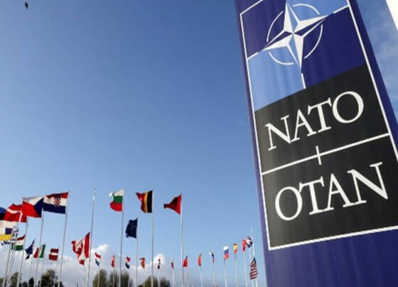 La entrada de Finlandia, que se marcará con una ceremonia de izamiento de la bandera en la sede de la OTAN, coincide con el propio cumpleaños de la organización, el 74.º aniversario de la firma del Tratado de Washington fundacional el 4 de abril de 1949. También coincide con una reunión de la alianza Ministros extranjeros.