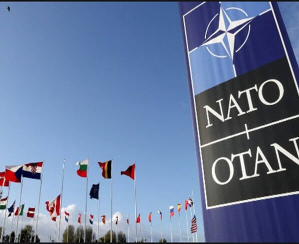 La entrada de Finlandia, que se marcará con una ceremonia de izamiento de la bandera en la sede de la OTAN, coincide con el propio cumpleaños de la organización, el 74.º aniversario de la firma del Tratado de Washington fundacional el 4 de abril de 1949. También coincide con una reunión de la alianza Ministros extranjeros.