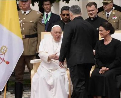 El papa Francisco criticó la “beligerancia adolescente” que devolvió la guerra a Europa y dijo que el continente debe recuperar su espíritu fundacional de unidad pacífica para enfrentar la guerra de Rusia en Ucrania .