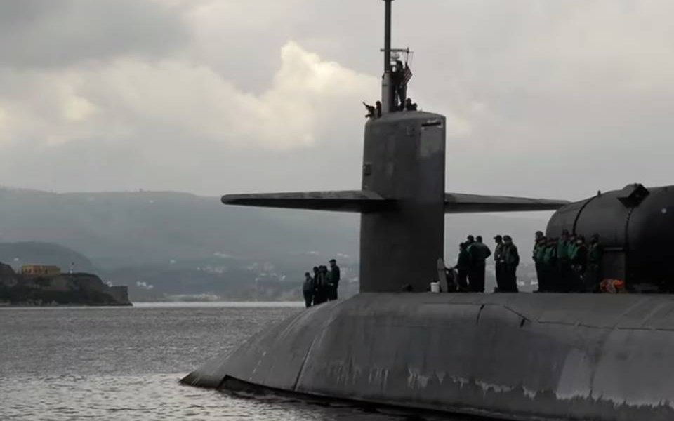 Se trata del USS Florida, con capacidad para cargar hasta 154 misiles crucero Tomahawk. Tiene como objetivo “garantizar la seguridad y la estabilidad marítima de la región”, según un comunicado del Mando Central de las Fuerzas Navales norteamericanas.