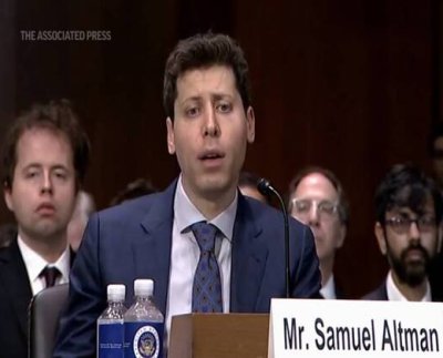 El jefe de la compañía de inteligencia artificial que fabrica ChatGPT le dijo al Congreso el martes que la intervención del gobierno será fundamental para mitigar los riesgos de los sistemas de IA cada vez más poderosos.