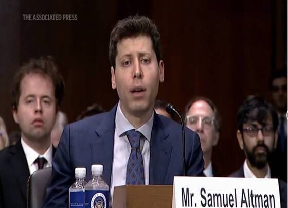 El jefe de la compañía de inteligencia artificial que fabrica ChatGPT le dijo al Congreso el martes que la intervención del gobierno será fundamental para mitigar los riesgos de los sistemas de IA cada vez más poderosos.
