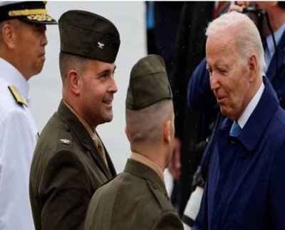 Biden llegó a la Estación Aérea del Cuerpo de Marines en Iwakuni y poco después se reunió con el primer ministro japonés, Fumio Kishida, en Hiroshima, la sede de las conversaciones del G7.