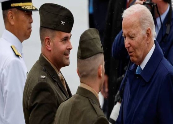 Biden llegó a la Estación Aérea del Cuerpo de Marines en Iwakuni y poco después se reunió con el primer ministro japonés, Fumio Kishida, en Hiroshima, la sede de las conversaciones del G7.