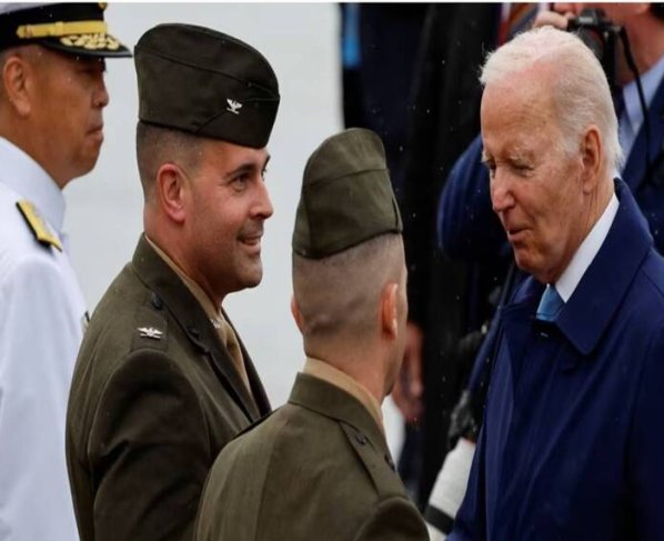 Biden llegó a la Estación Aérea del Cuerpo de Marines en Iwakuni y poco después se reunió con el primer ministro japonés, Fumio Kishida, en Hiroshima, la sede de las conversaciones del G7.