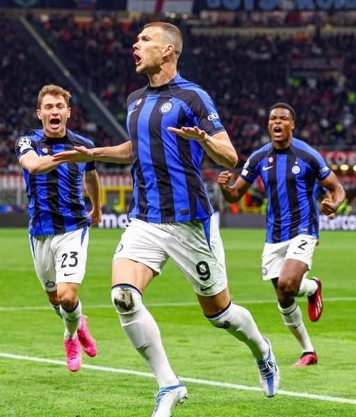 El Inter ganó el derbi con una contundente victoria en el partido de ida de las semifinales de la Champions League en el mítico San Siro.