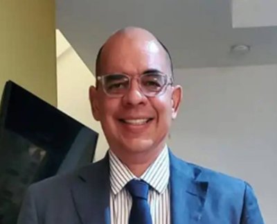 El médico cirujano y PhD en ortopedia y traumatología Fernando Gómez Aguado , @ferluisgo , desarrolló una técnica que combina el uso de ácido hialurónico y las proteínas del cordón umbilical, para combatir los dolores en las rodillas y prevenir la necesidad de cirugías. Los dolores en las rodillas pueden ser cosa del pasado.