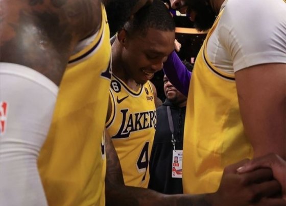 Los Lakers de los Ángeles tuvieron que remontar en el último cuarto para llevarse la victoria 104 a 101 ante los Golden State y poner un paso en la final dela Conferencia Oeste de la NBA.