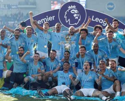 El Manchester City el pasado sábado se coronó campeón de la Premier League por tercera vez consecutivo, luego de que su adversario directo el Arsenal cayera ante Nottingham Forest 1-0, para así automáticamente los dirigidos por Pep Guardiola pudieran celebrar a falta de una jornada para terminar la temporada.