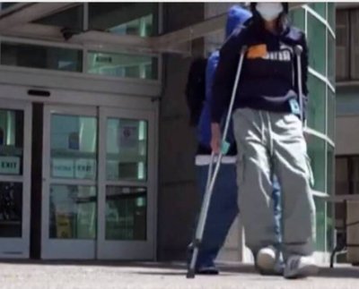 “El 80 % de esas personas que requirieron hospitalización en los últimos tres años se lastimaron tratando de saltar el muro”,