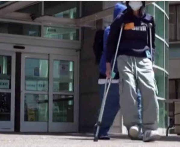 “El 80 % de esas personas que requirieron hospitalización en los últimos tres años se lastimaron tratando de saltar el muro”,