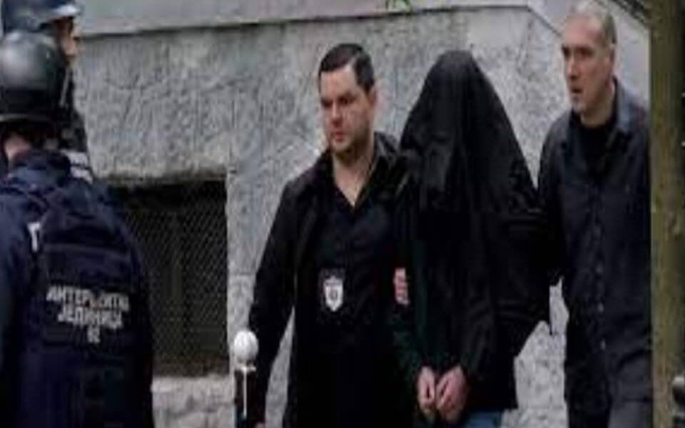 Nueve personas murieron, la mayoría de ellas menores, víctimas de un tiroteo perpetrado por un estudiante en un colegio de Belgrado, la capital de Serbia, según informaron las autoridades, que confirmaron la detención del sospechoso de 14 años y de su padre, propietario del arma utilizada.