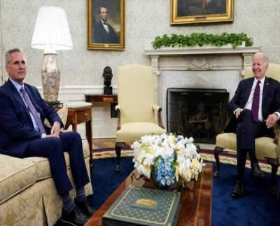 El presidente Joe Biden sostendrá este martes otra conversación en la Casa Blanca con líderes del Congreso sobre el techo de la deuda de Estados Unidos, en una nueva sesión dentro de los esfuerzos para alcanzar un acuerdo y evitar un impago del gobierno federal que sacudiría la economía global.