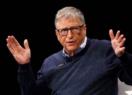 El fundador de Microsoft afirmó que las profesiones ideales serán las que estén centradas en tres áreas: inteligencia artificial energía y biología.