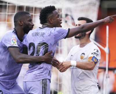 El comité de competición de España decidió sancionar al equipo del Valencia con el cierre de las gradas Mario Kempes por cinco partidos y una multa que ronda los 45.000 euros.