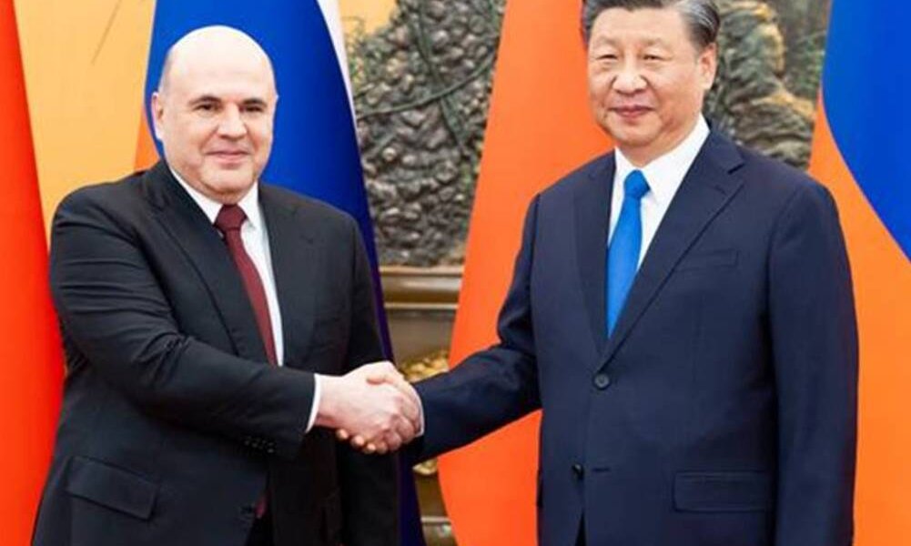 El presidente chino Xi Jinping recibió en Pekín al primer ministro ruso Mijaíl Mishustin, a quien dijo que China está dispuesta a "seguir ofreciendo un firme apoyo mutuo a Rusia".